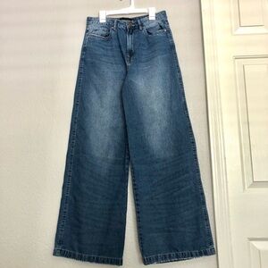 refuge Wide-Leg Jeans in Medium Blue Wash